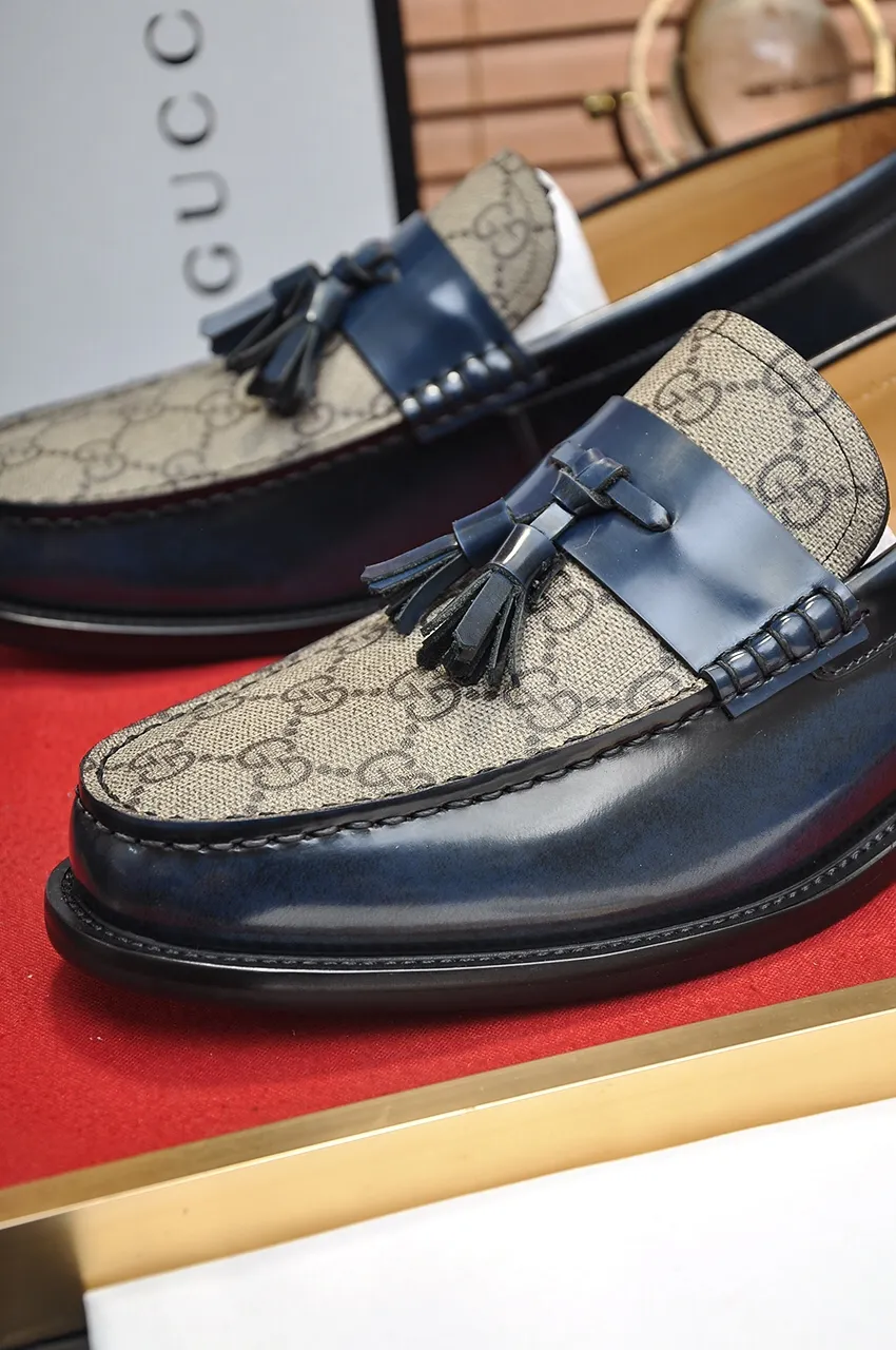 Men's shoes💰560💶Italy's top luxury men's shoe giant (GUCCI) (Gucci) (full cowhide lining) new arrival🍃Original European style🔰 Pleasant to the eye😍In order to make the shoes more durable and non-deformable🌀The production continues to follow traditional methods but there is still no lack of innovation💪Choose original sheepskin for the leather♻️ Smooth and natural And extra bright ⭐Made of imported cowhide, the first choice of rich people 38-45 (45 customized)